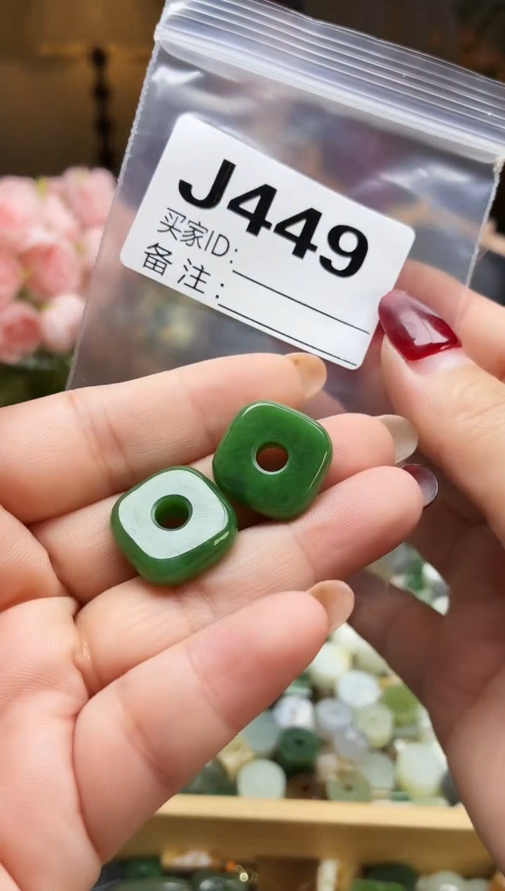 颈饰未镶嵌和田玉一对