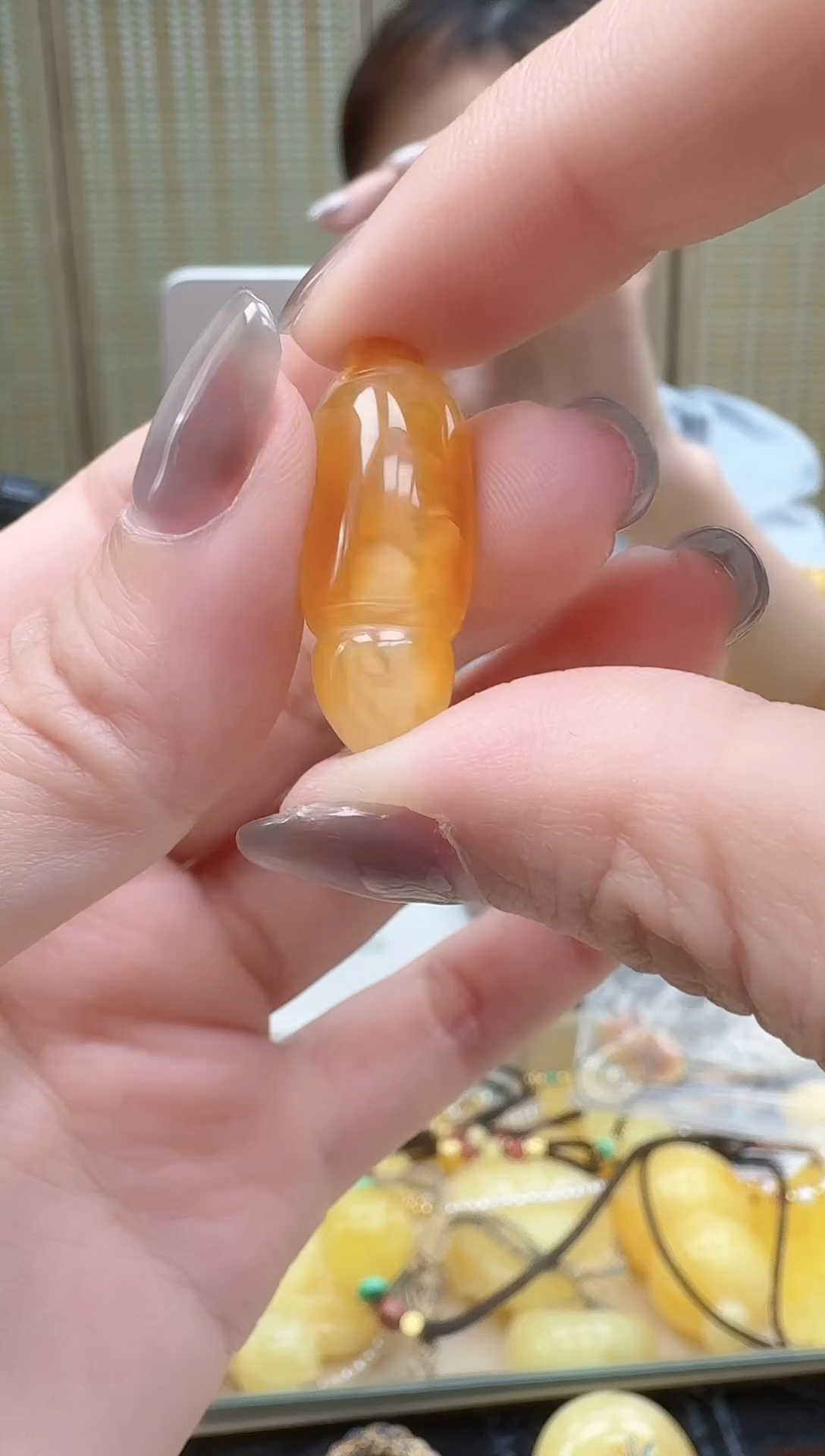 未镶嵌琥珀裸石如图