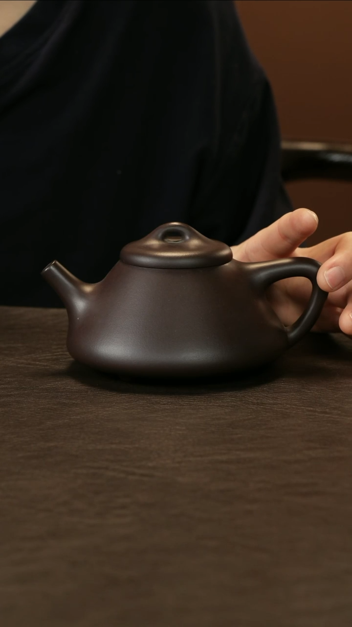 茶壶紫砂范敬荣  紫茄泥  子冶石瓢  约240cc