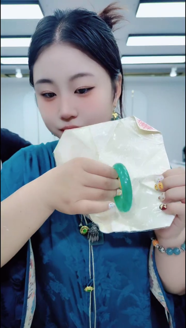 树脂制品影2054绿色手镯