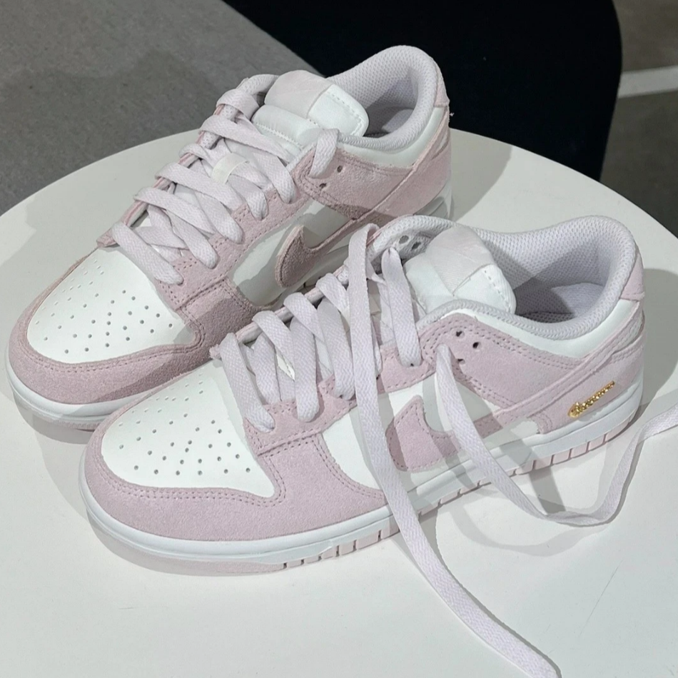 【滔搏联动】NIKE女子DUNK 马年双钩月光粉紫休闲鞋 IO4244-100