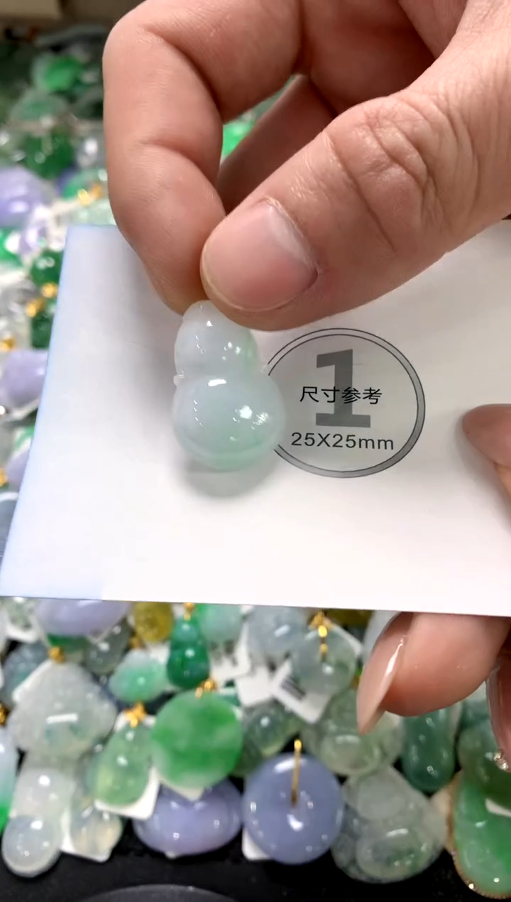 颈饰18K金镶嵌翡翠1111111111111111