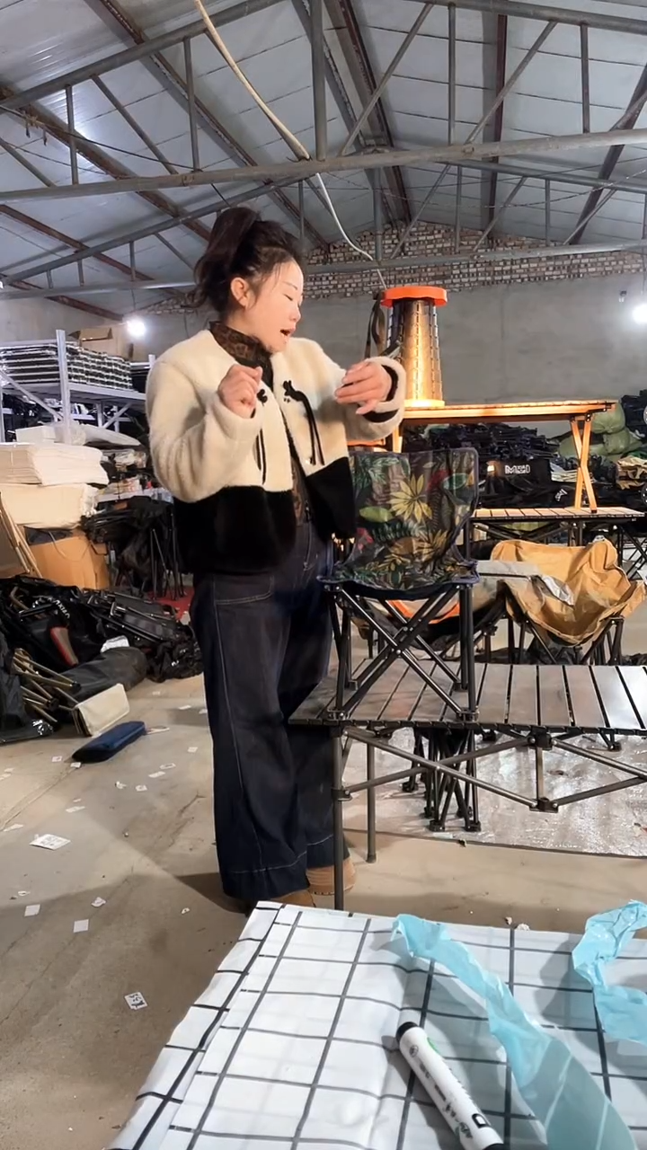 铁小号  折叠靠背  颜色随机