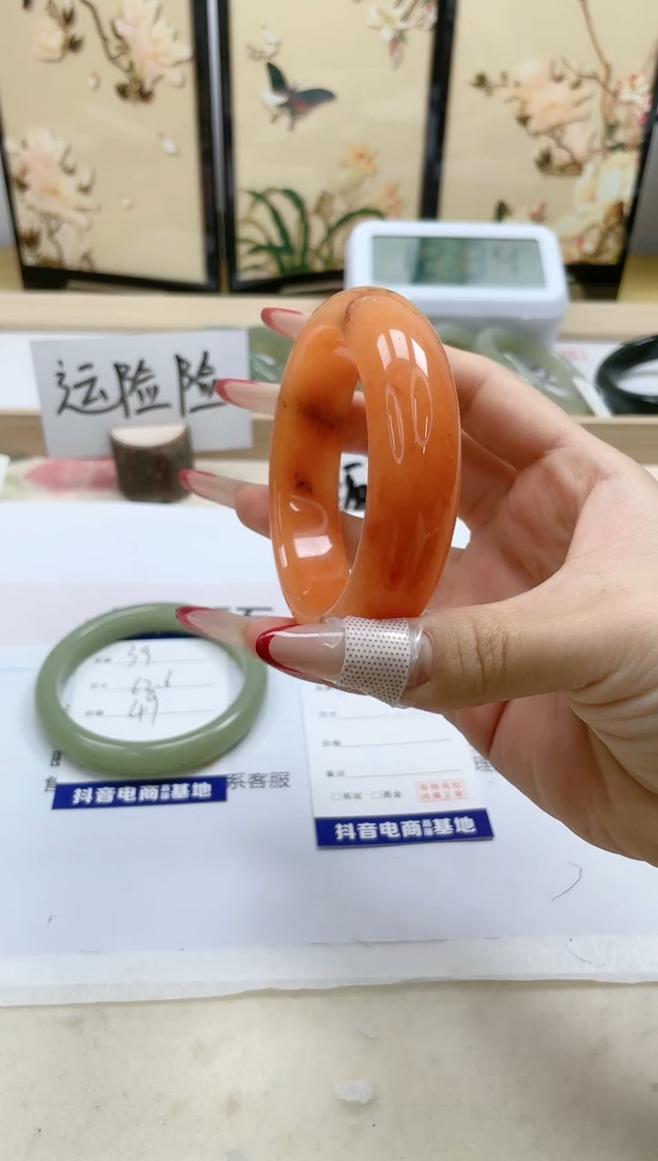 【闪购商品】石英质玉手镯未镶嵌40/59