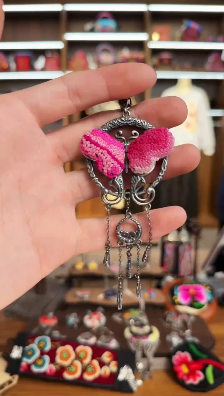 【闪购商品】织绣91蒙阿苏苗绣传承