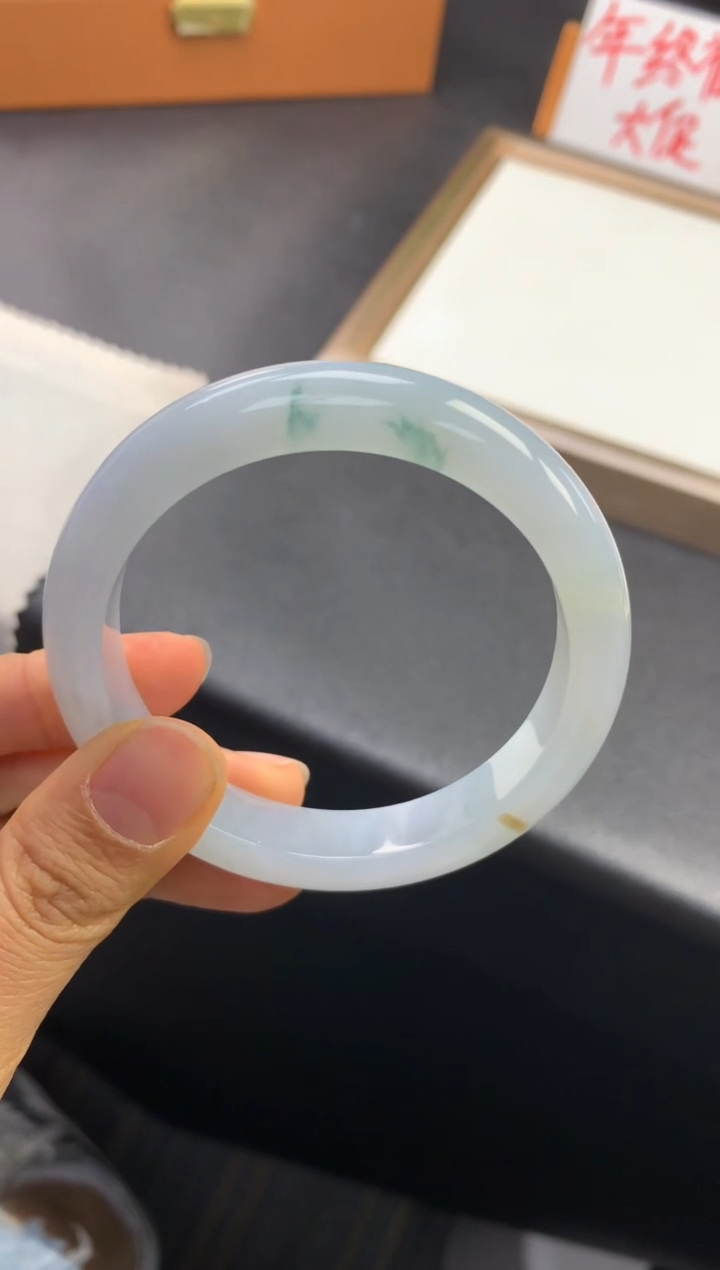 未镶嵌手镯翡翠退货需手镯吊牌标签完好