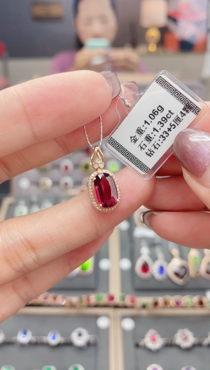 18K金镶嵌颈饰碧玺1.39  