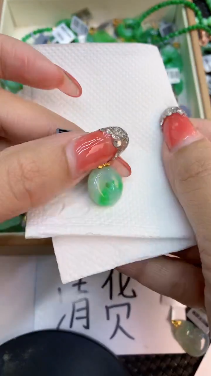 颈饰未镶嵌翡翠1