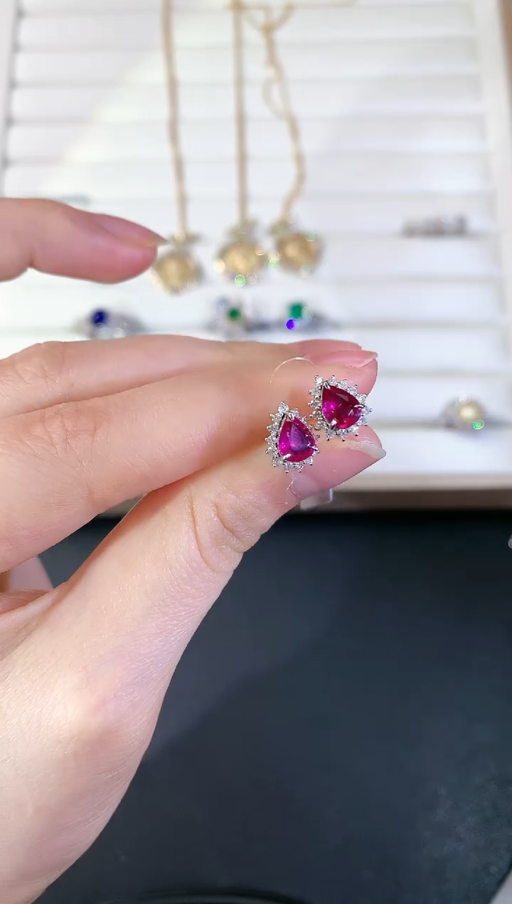 【闪购商品】红宝石耳饰18K金镶嵌S488|12800