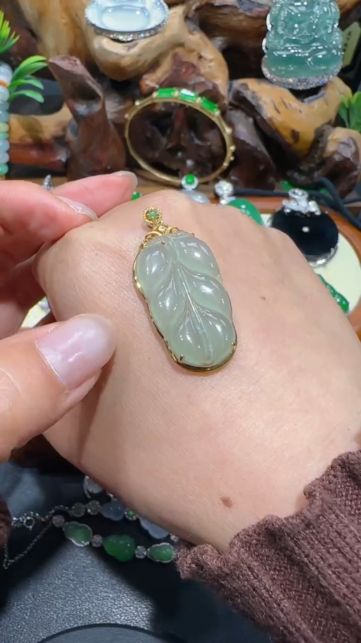 【闪购商品】翡翠吊坠(不含链)18K金镶嵌吊坠