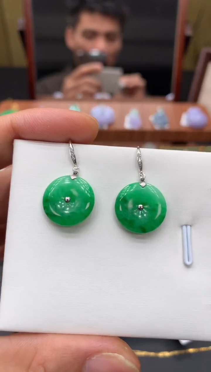 18K金镶嵌翡翠耳饰康*馨耳钩