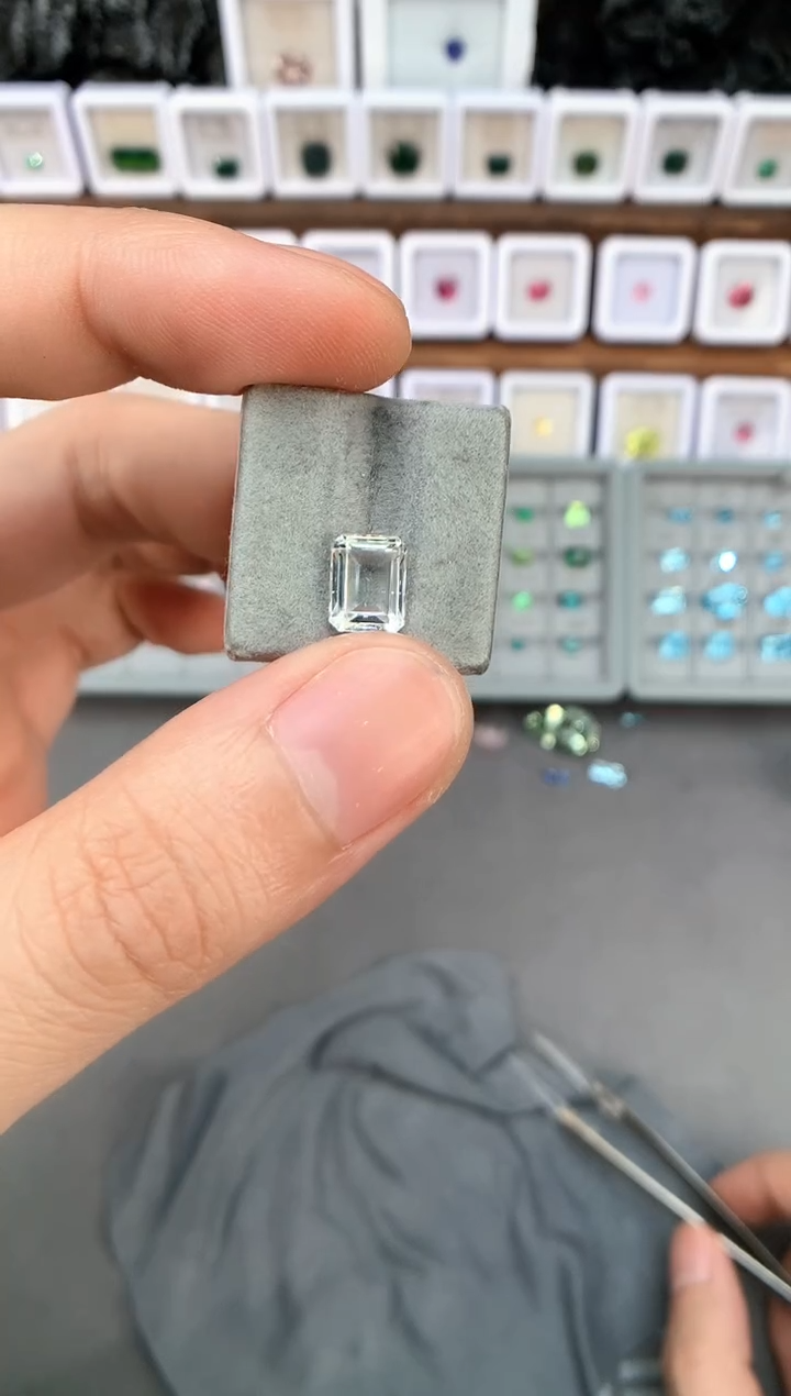 【闪购商品】绿柱石裸石未镶嵌一颗