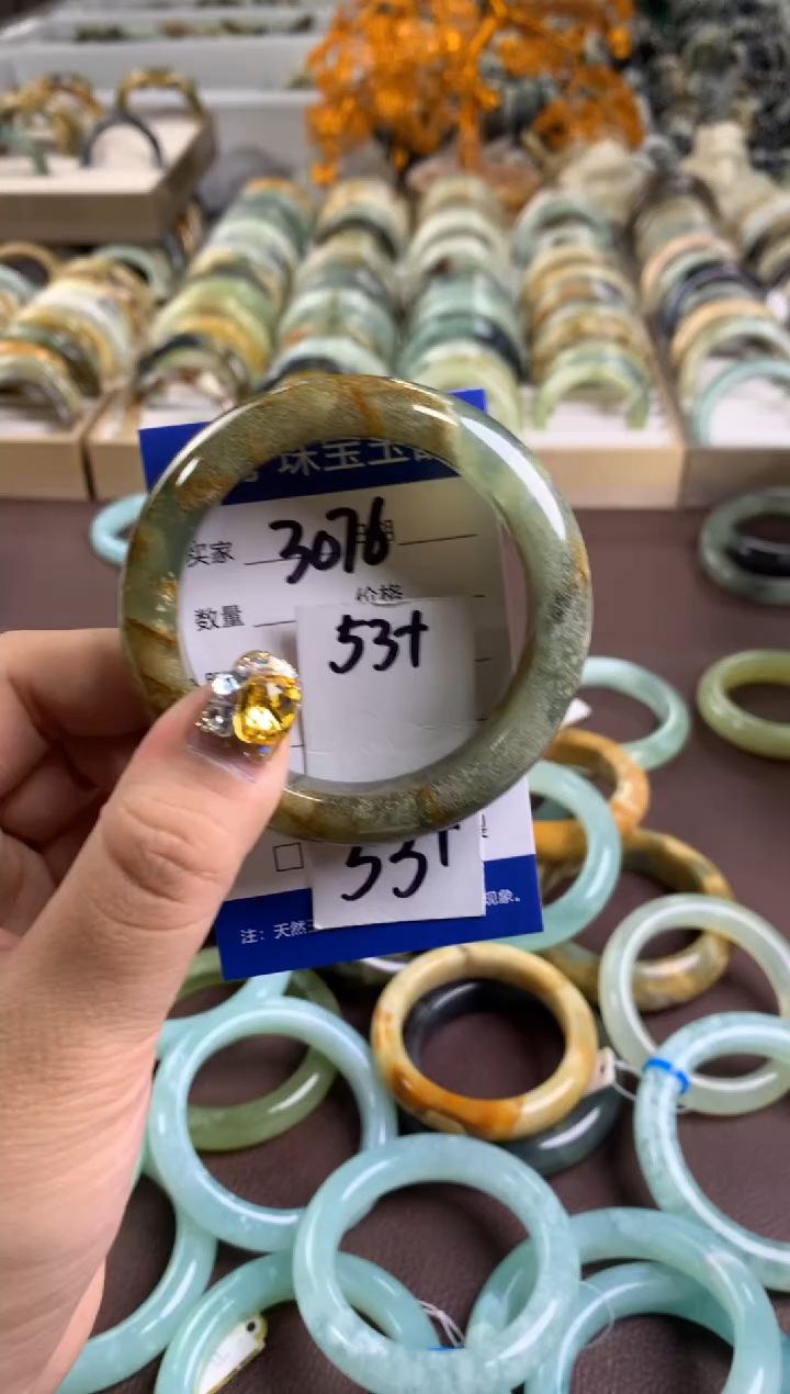 【闪购商品】蛇纹石玉手镯未镶嵌3076