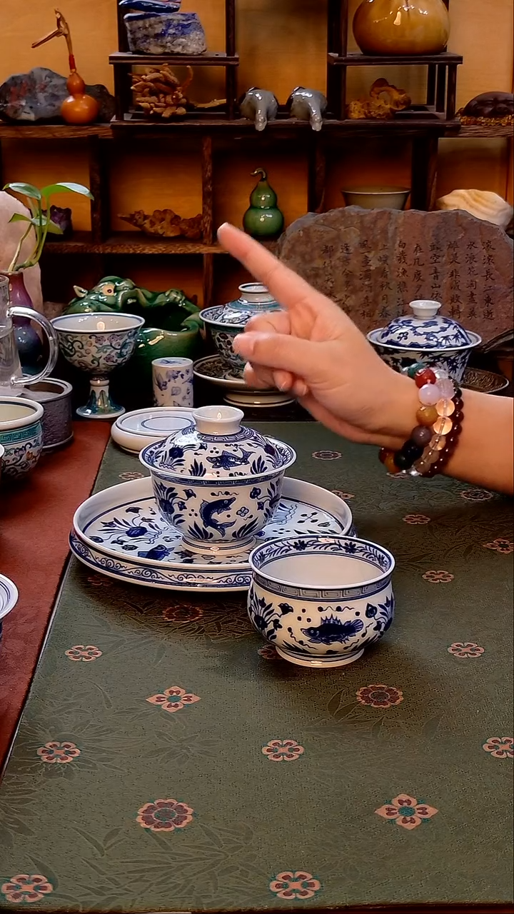 【手工手绘鱼藻盖碗+壶承+主人杯】