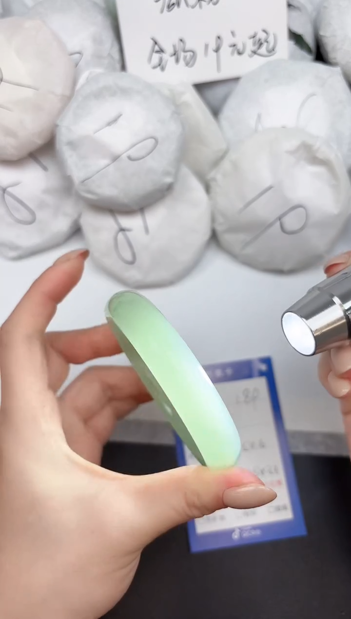 未镶嵌手镯石英质玉189/54.6