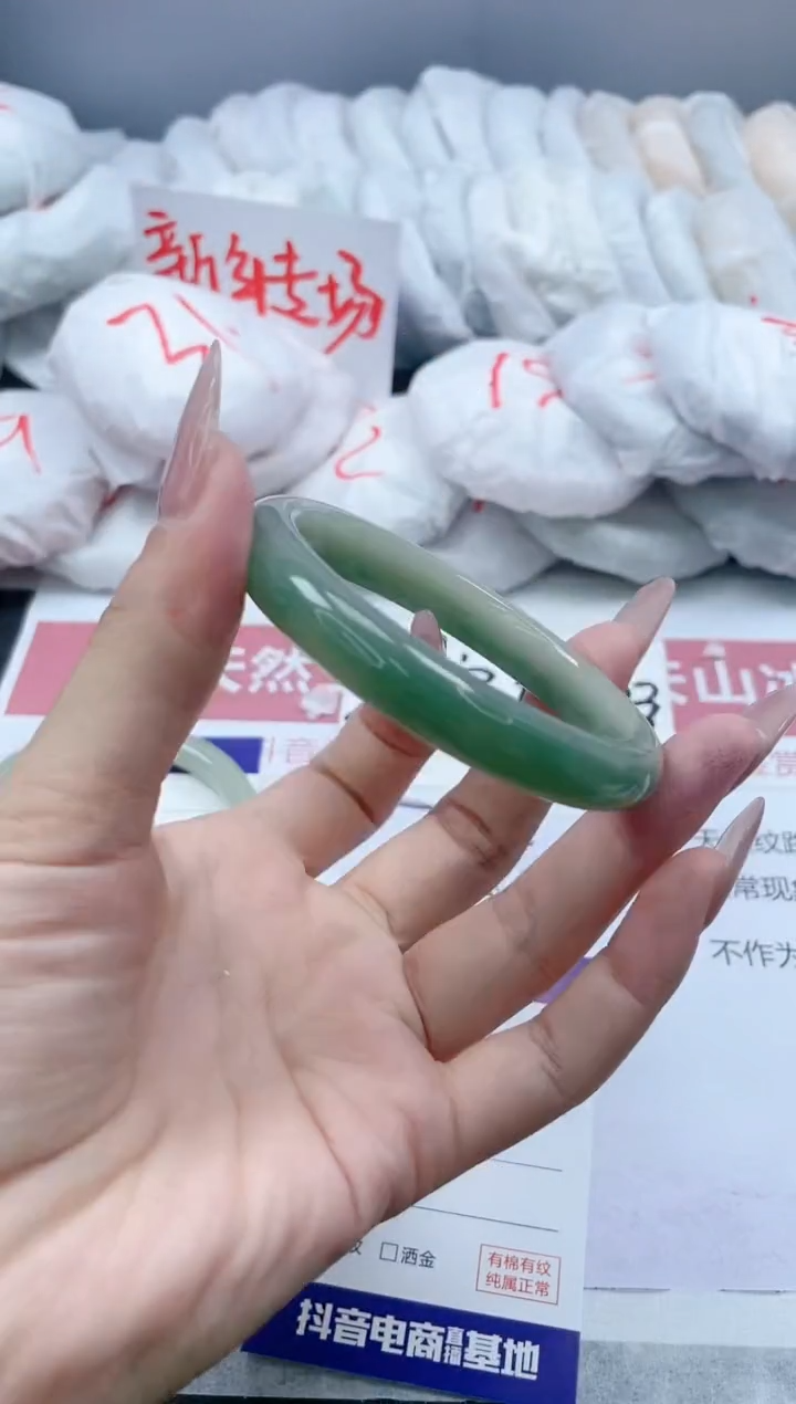 【闪购商品】石英质玉手镯未镶嵌247/58.6