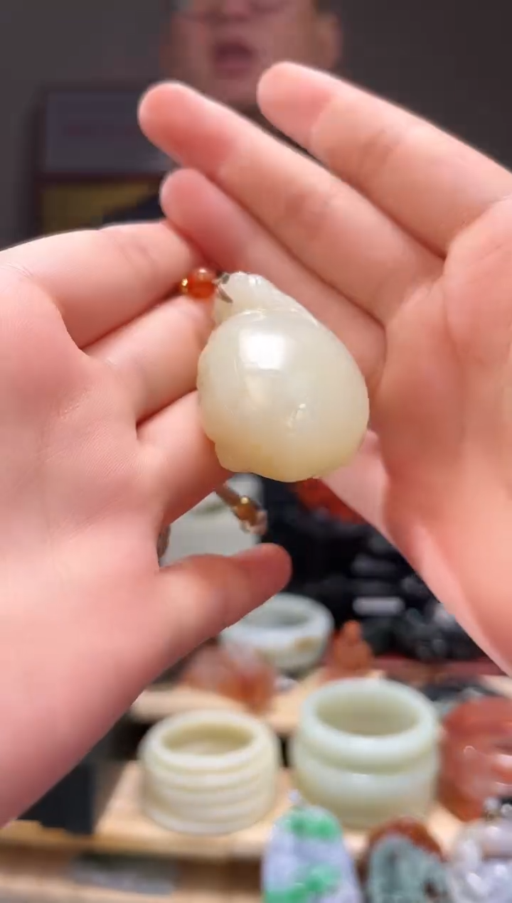 颈饰未镶嵌和田玉吊坠