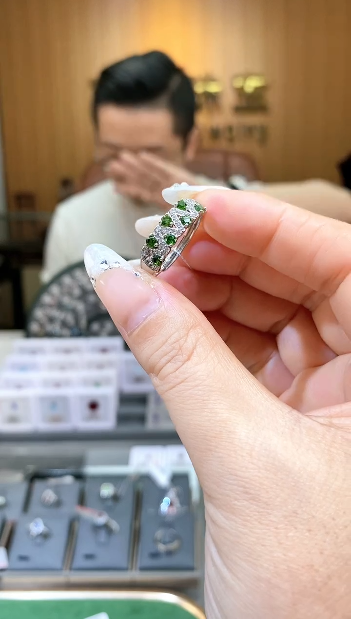 【闪购商品】石榴石（沙弗莱）戒指银S925镶嵌天然沙弗莱戒指