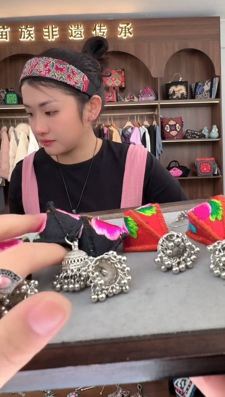 【闪购商品】织绣扶光苗绣传承169