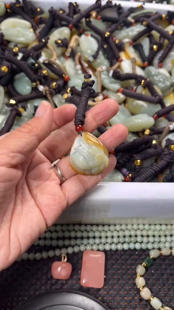 【闪购商品】和田玉颈饰未镶嵌多样性发货没有证书拍一发一有瑕