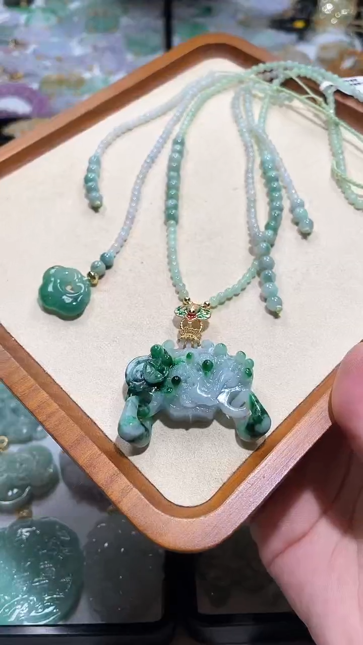 【闪购商品】翡翠颈饰未镶嵌吊坠