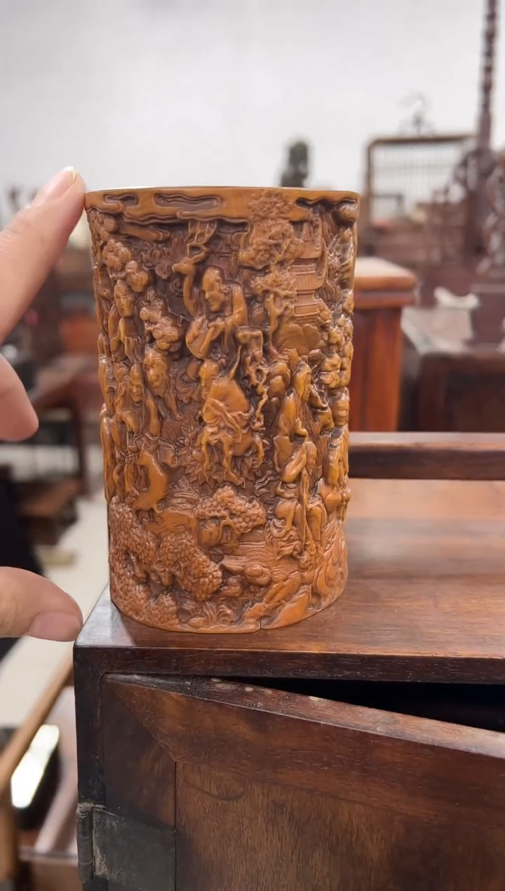 黄杨木十八罗汉笔筒