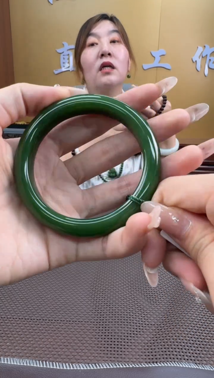 【闪购商品】和田玉手镯未镶嵌58