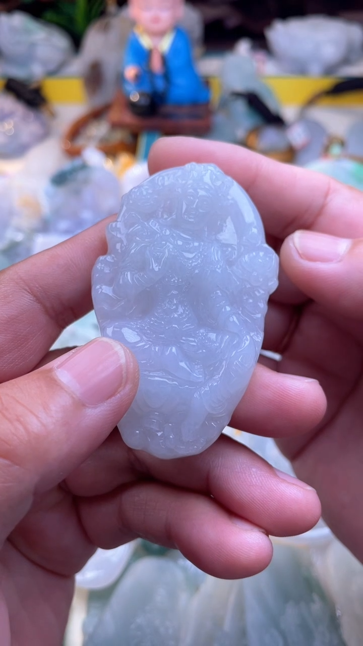 翡翠未镶嵌颈饰观音