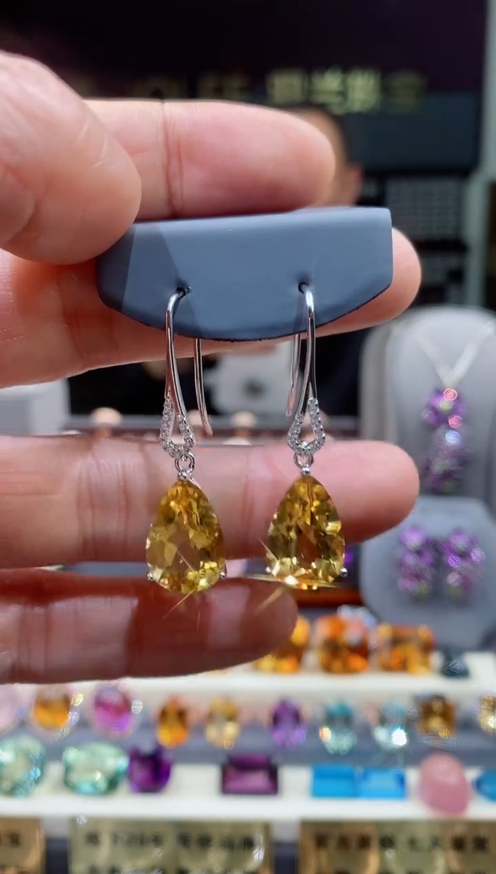 【闪购商品】黄晶耳钉银S925镶嵌黄晶耳钉