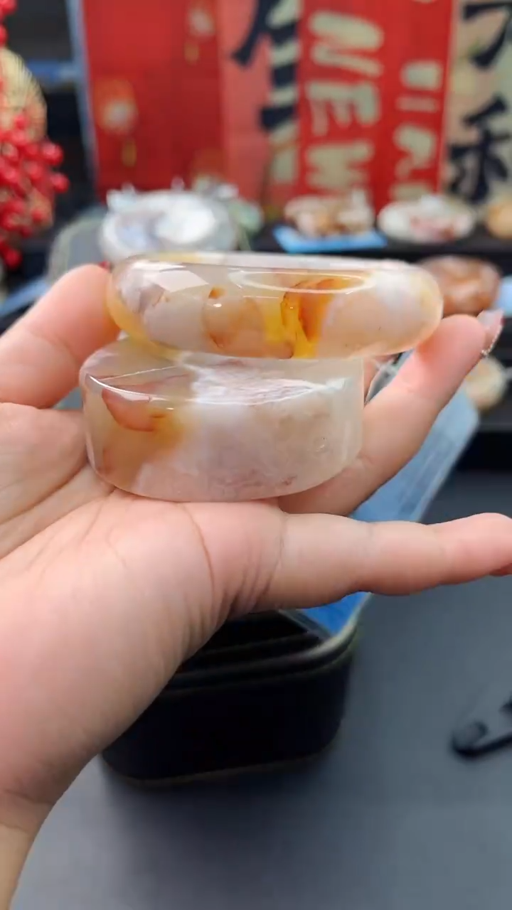 【闪购商品】石英质玉手镯未镶嵌赠送镯心（60圈口）无证书