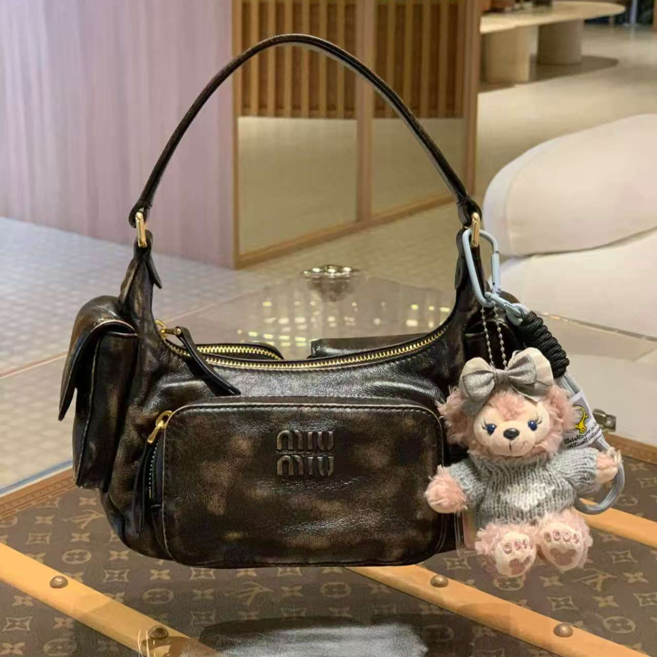 99新 MIU MIU/缪缪 咖色复古机车hobo/69353709/12期/代卖服务