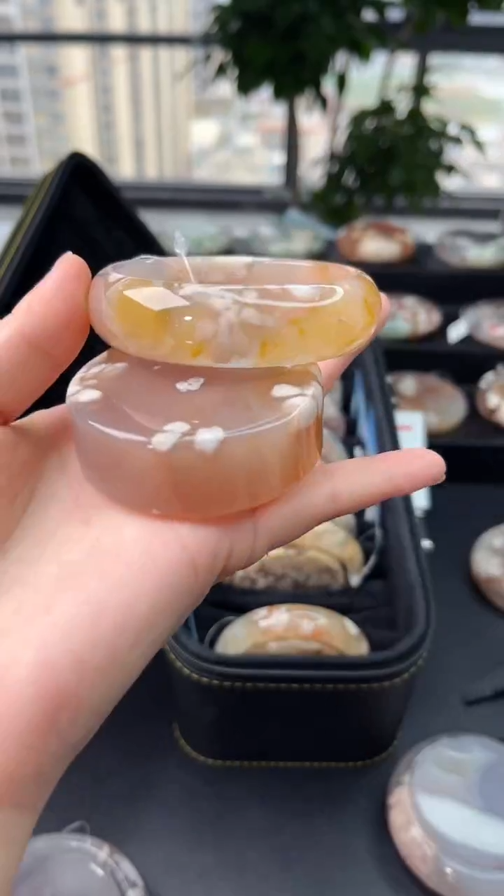 【闪购商品】石英质玉手镯未镶嵌赠送镯心（圈口54