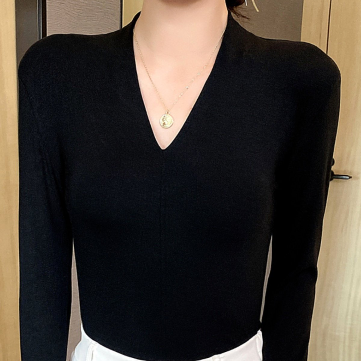 莫代尔黑色v领打底衫女长袖T恤2025新款针织显瘦紧身内搭别致上衣
