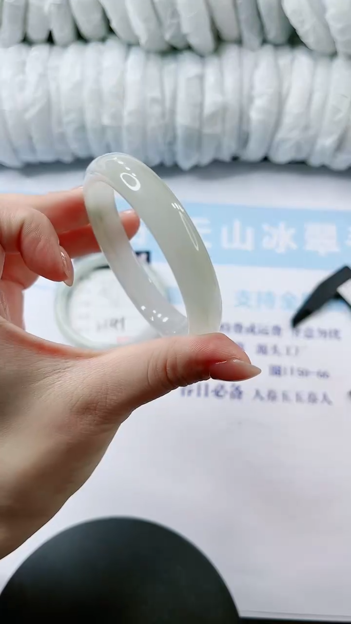 【闪购商品】石英质玉手镯未镶嵌多样性发货V142