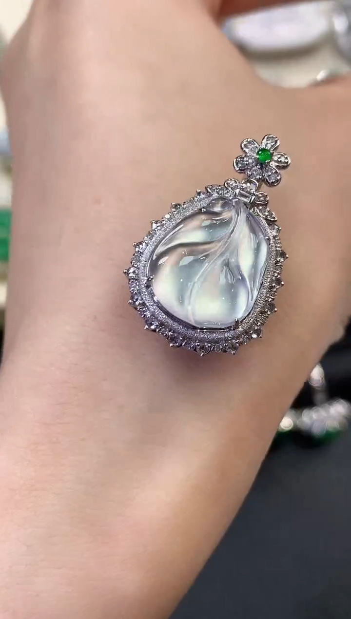 【闪购商品】翡翠吊坠(不含链)18K金镶嵌 C18