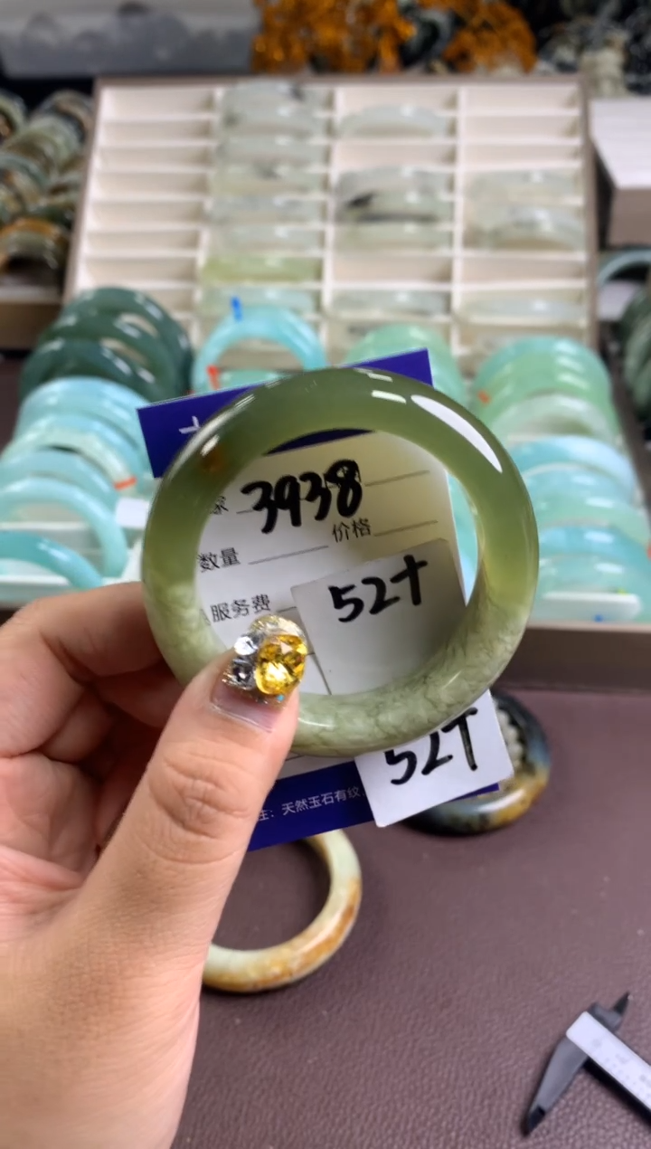 【闪购商品】蛇纹石玉手镯未镶嵌3938