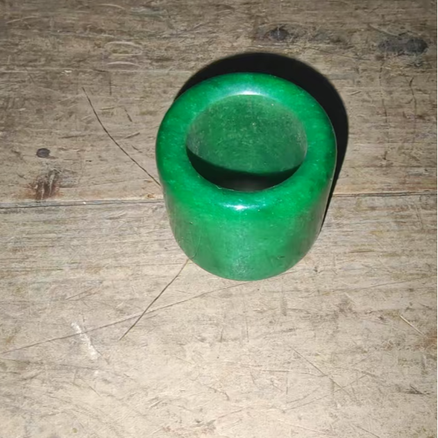 1个绿色扳指摆件链接