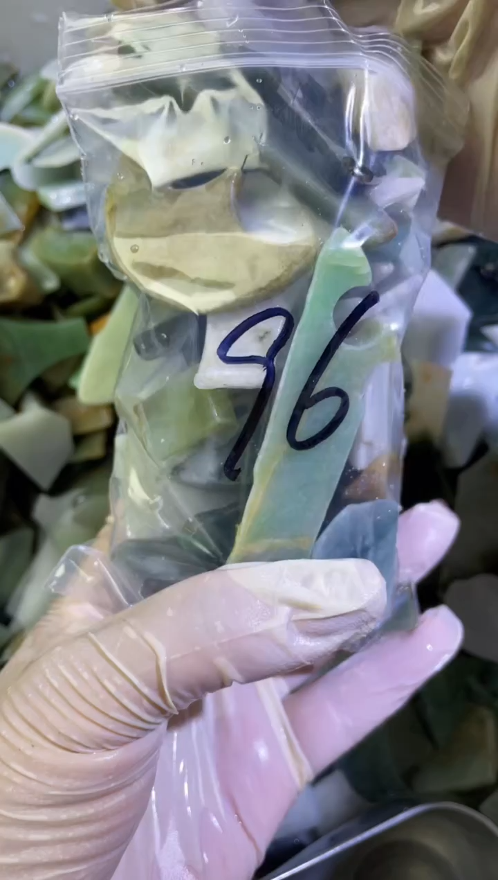 【闪购商品】翡翠颈饰未镶嵌天然翡翠大号500克96