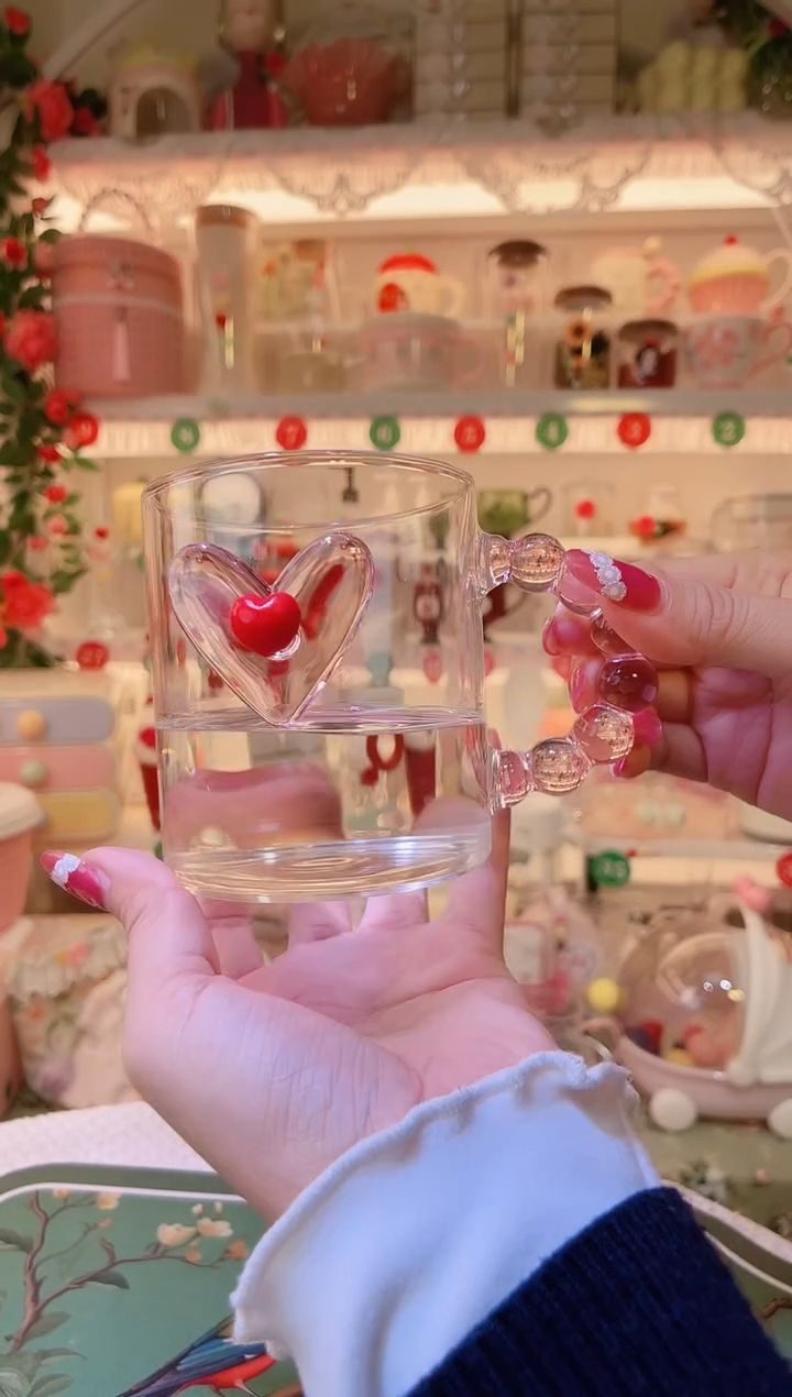 开播福利，仅剩一件！粉色爱心水杯