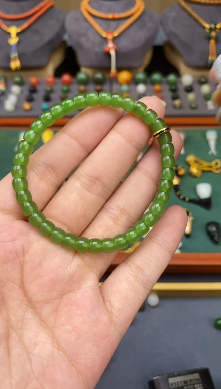 未镶嵌手串和田玉6mm苹果绿极致手串