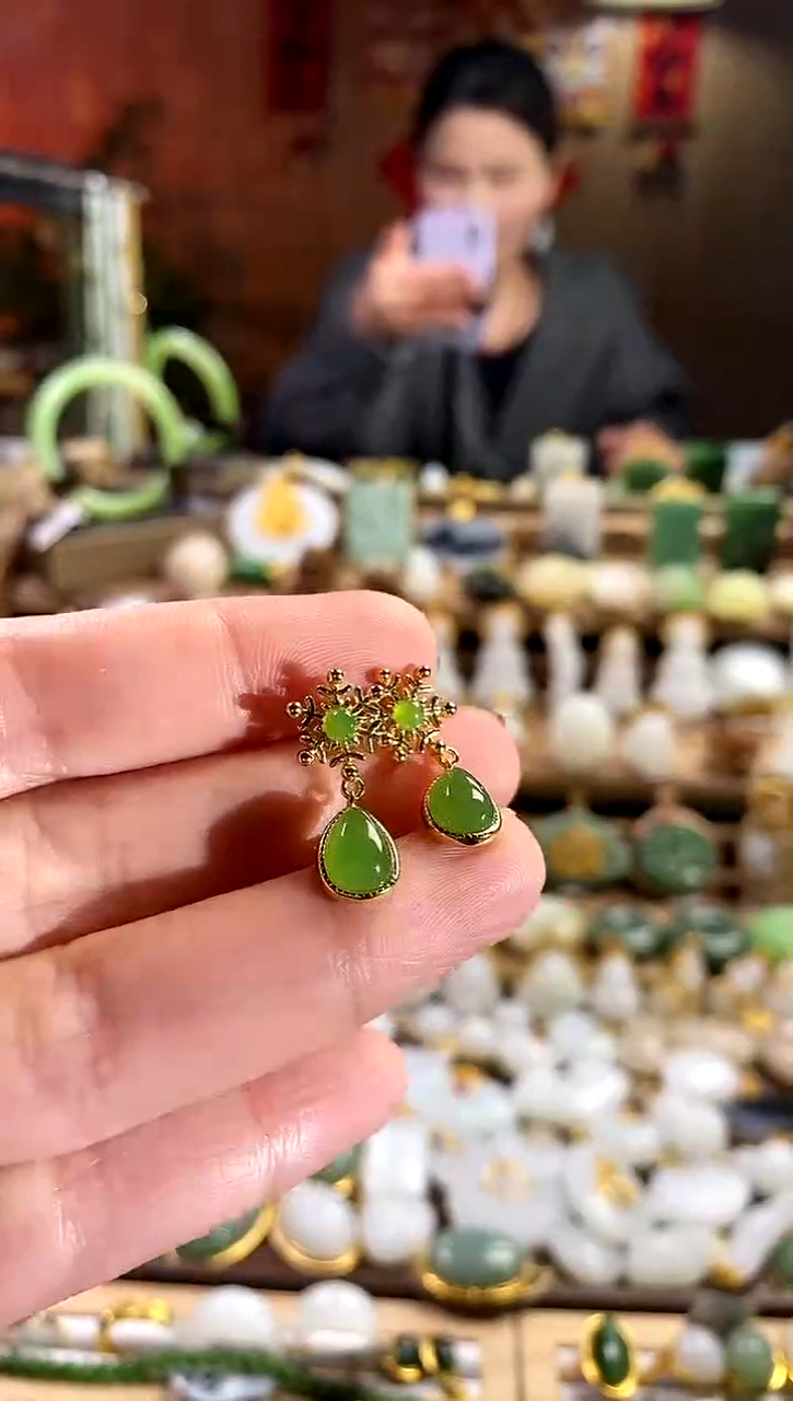 【闪购商品】和田玉耳饰银S925镶嵌。