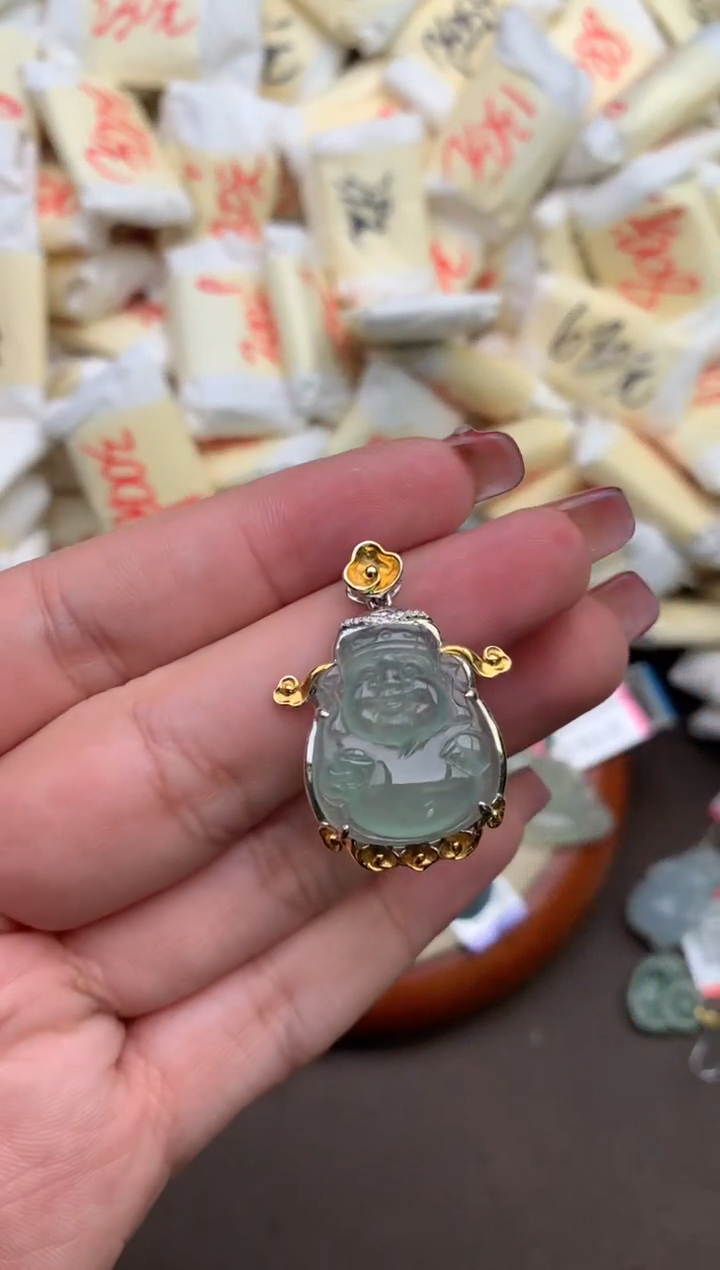 翡翠挂件18K金镶嵌 —