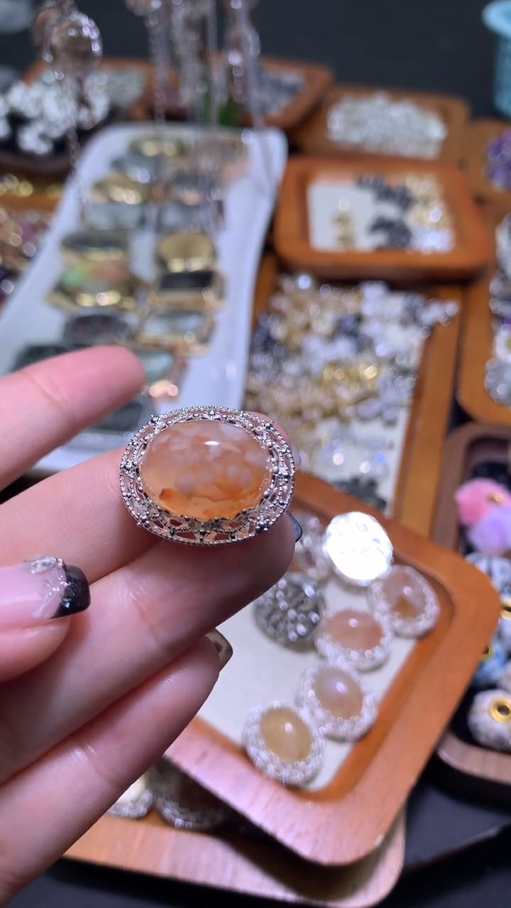 锆石合金新品上新樱花9元1个 随机