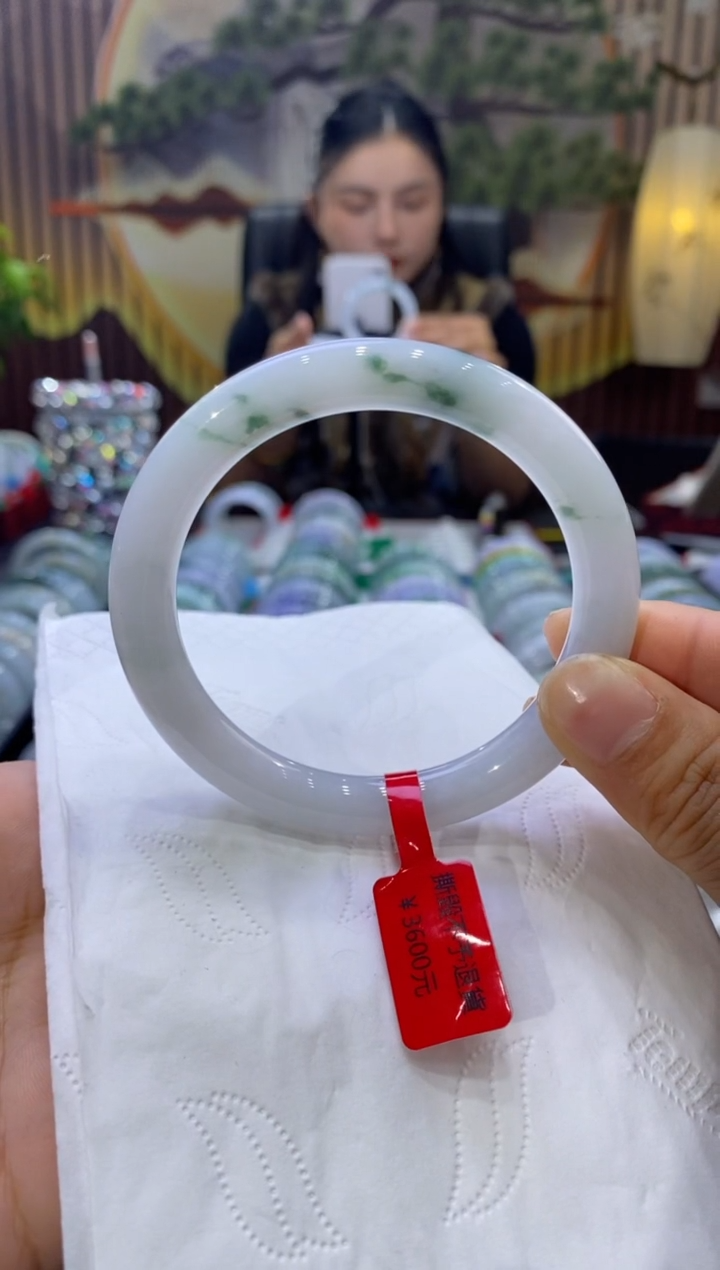 【闪购商品】翡翠手镯未镶嵌多人05396