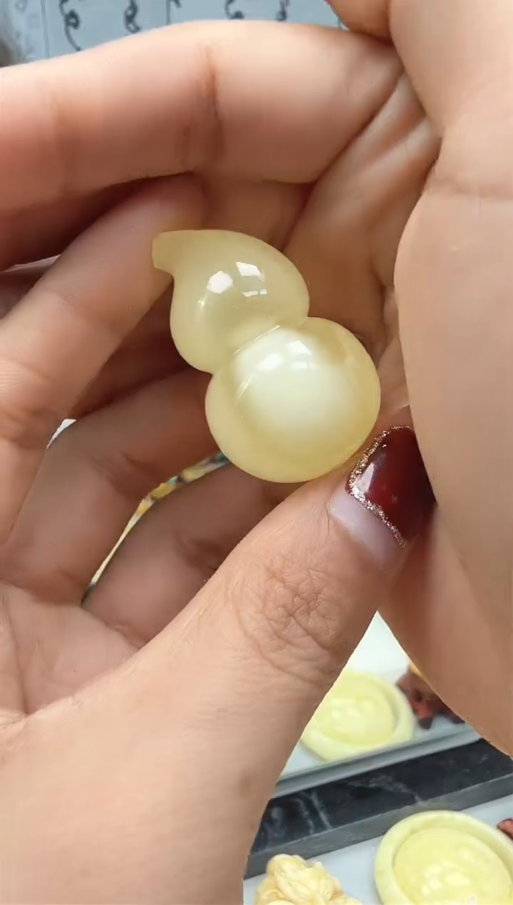 【闪购商品】琥珀裸石未镶嵌葫芦