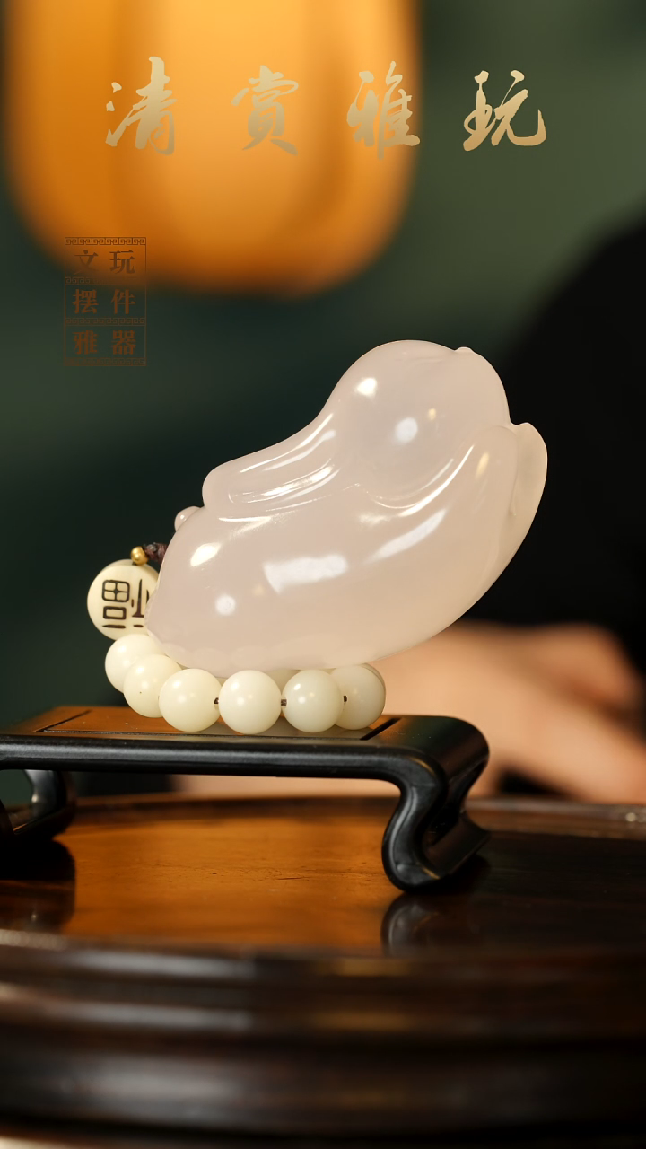 玉《玉兔拜月》手把件摆件