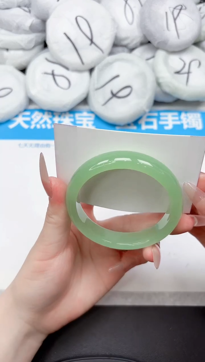 未镶嵌手镯石英质玉64-58