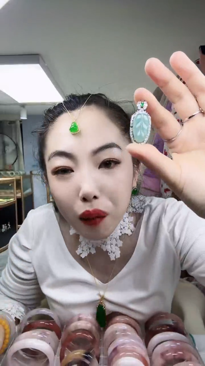 颈饰未镶嵌翡翠蓝冰叶子吊坠