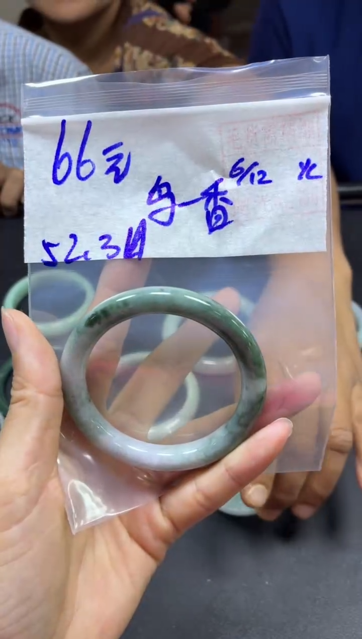 未镶嵌定制翡翠鸟**香手镯52.3#66元毛货需精细抛光