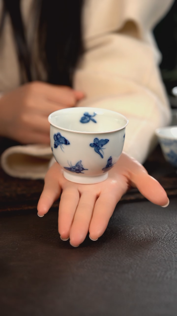 【闪购商品】杯HLX陶瓷九蝶图大炉式杯随机